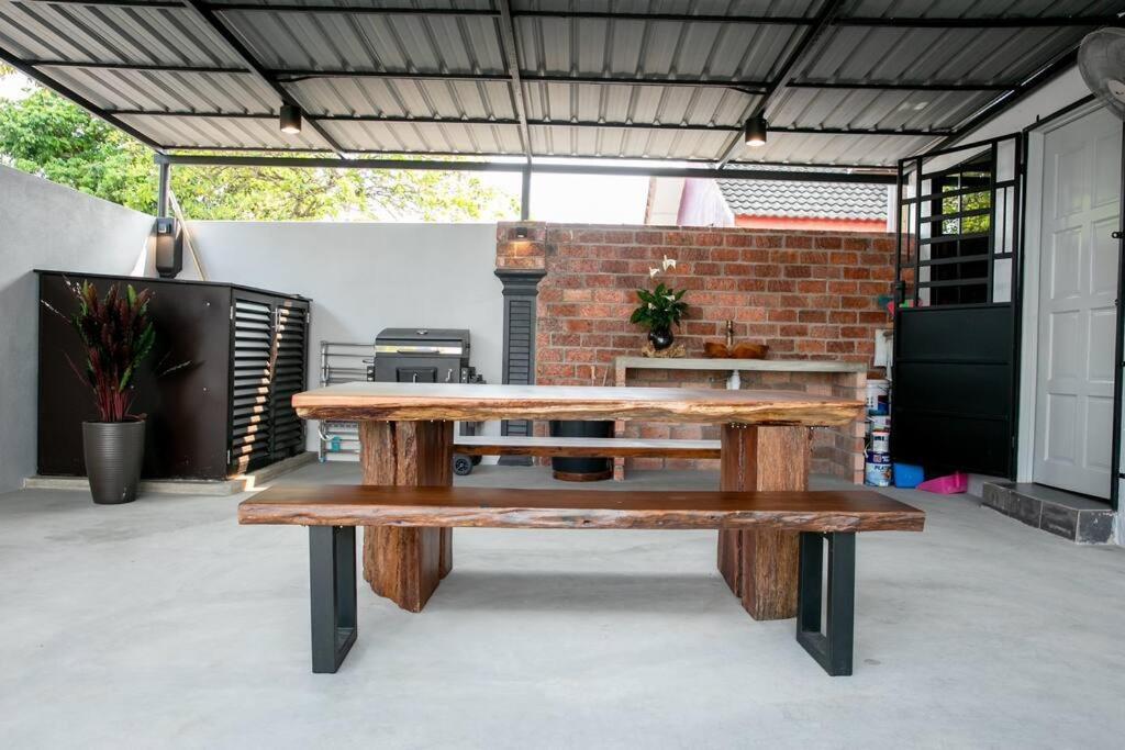 Afna Wood House Private Pool Islamic Vila *